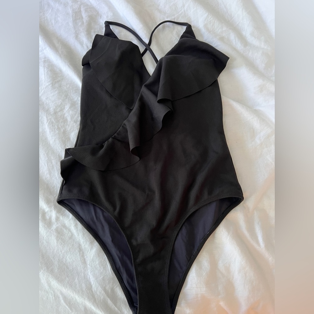 Cupshe ruffle swimsuit